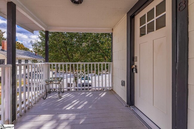 Photo - 530 Peronneau St