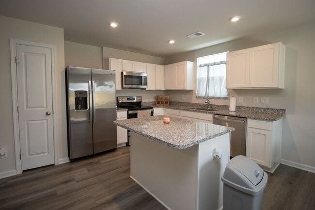 Photo - Gorgeous 3 Bedroom, 2 Bath ~ Minutes to Fort Jackson ~ Available Mid October!