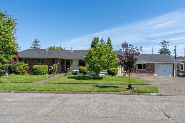 Photo - BEAUTIFUL THREE BEDROOM HOME WITH SWIMMING POOL