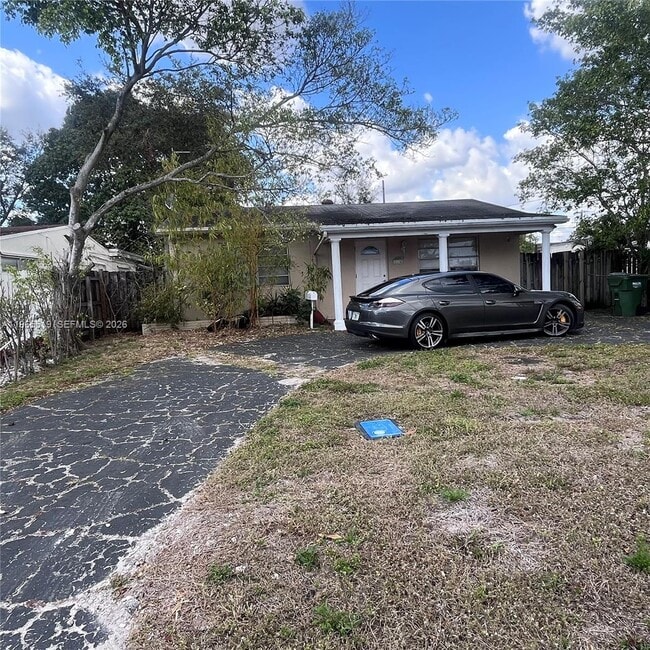 Building Photo - 114 SW 67th Terrace