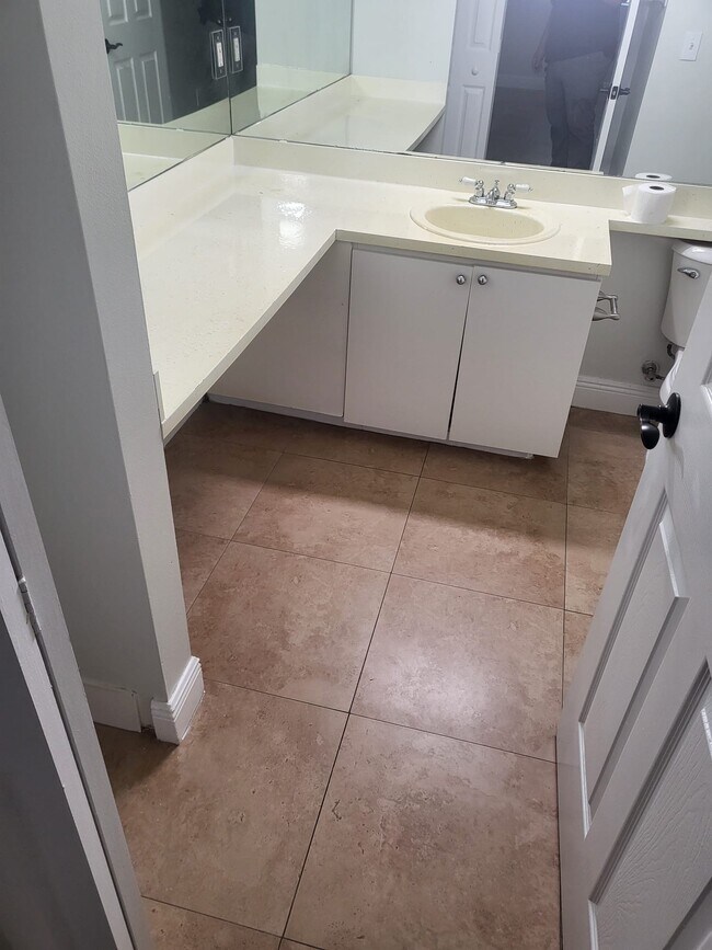 Photo - 11133 SW 8th St Unidad 103