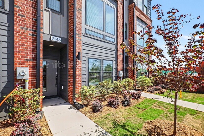 Photo - 2146 N Graham St