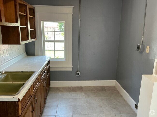 Building Photo - 1415 N D St Unit one-half Rental