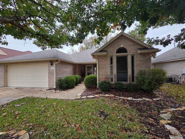 Building Photo - FOR LEASE!!