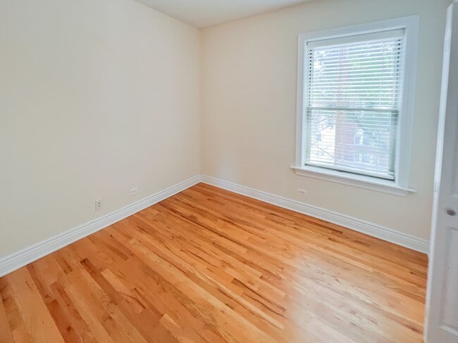 Photo - 1212 W Waveland Ave