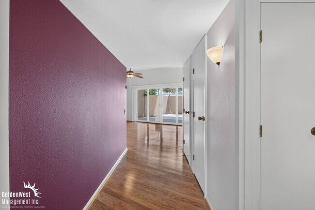Spacious 2Bdm 2Ba Sun City Home with Vaulted Ceilings, Private Covered Patio & Garage! 55+ Community