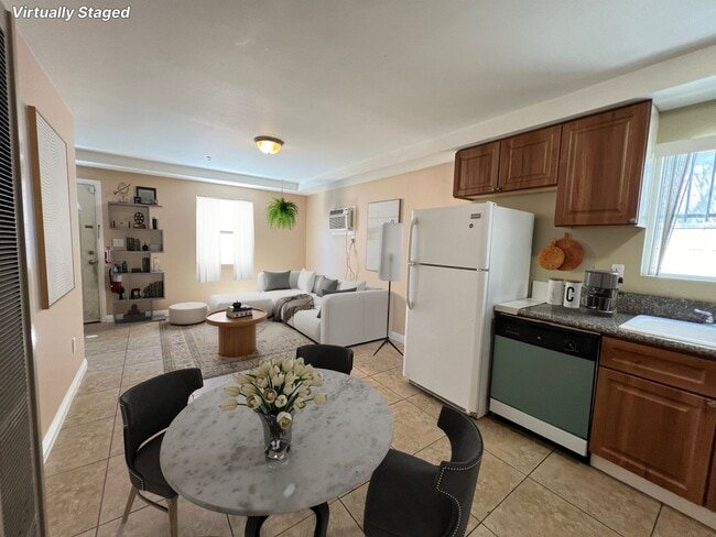 Building Photo - 1275 W 39th St Unit 1273 1/2