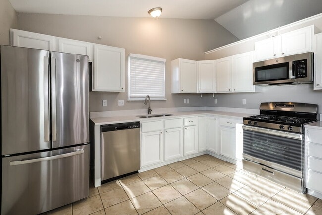 Photo - 450 Lake Shore Ct