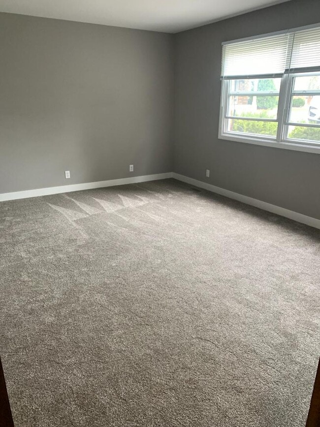 Photo - 855 Butternut Dr