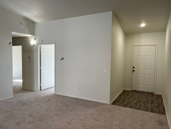Photo - 3 BEDROOM TOWNHOME!