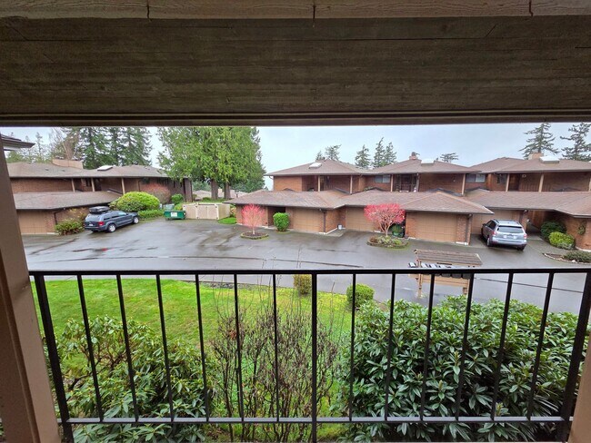 Photo - 1 Bed 2 Bath View Point Community TOP Floor Condo Unit E