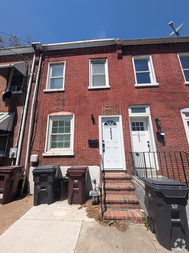 Building Photo - 1011 N Spruce St Rental