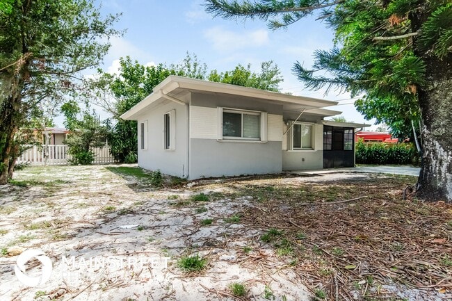Photo - 1407 N 57th Ave