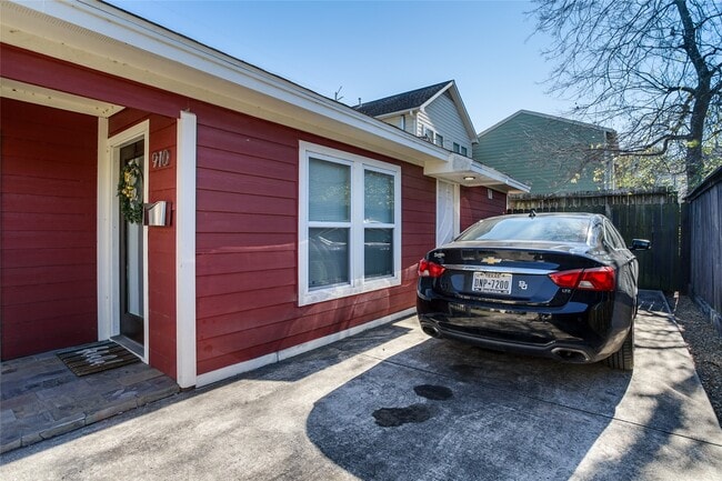 Photo - 910 W 9th St