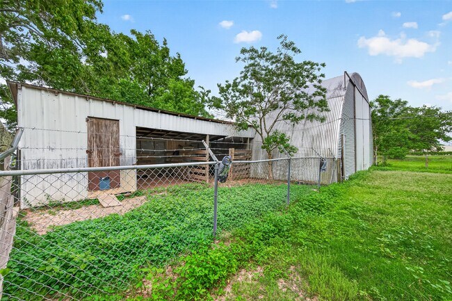 Photo - 8111 Main St