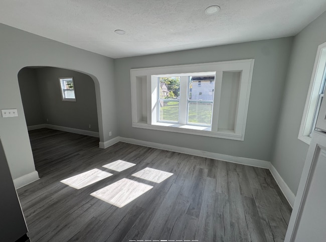 Photo - Single Family Home 4 beds 1 bath Available...