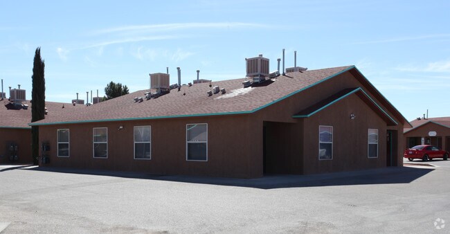 900 N Carolina Dr - Western Carolina