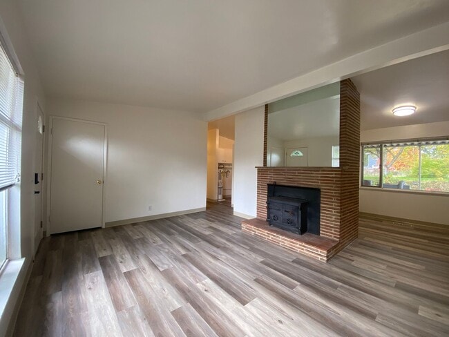 Photo - Des Moines Rambler w/ Large yard