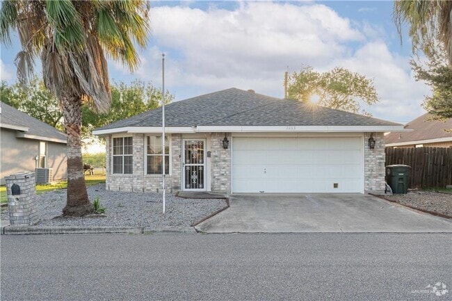 Building Photo - 2213 Lake View Dr Rental