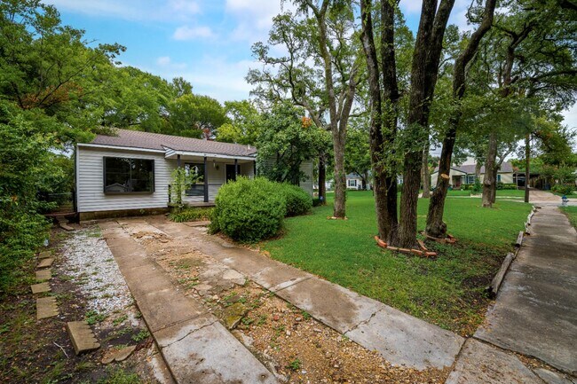 Photo - 1440 Moran Dr House
