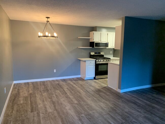 Dinette - 4820 Park Commons Dr Unit 234