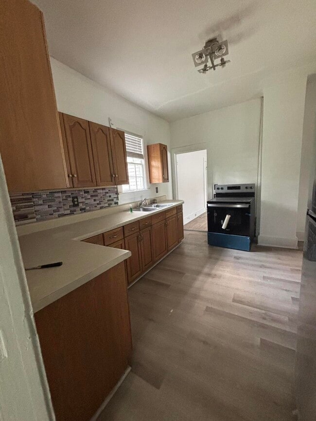 Photo - 2012 Starnes St