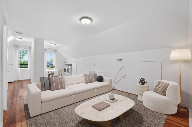 Building Photo - 42 Duer Pl Unit 3