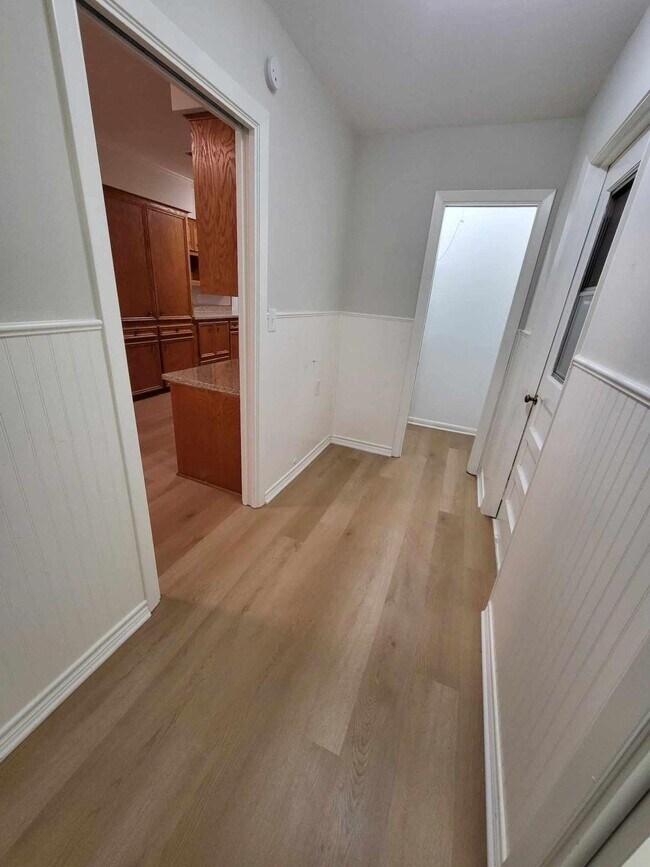 Photo - 706 Maple St