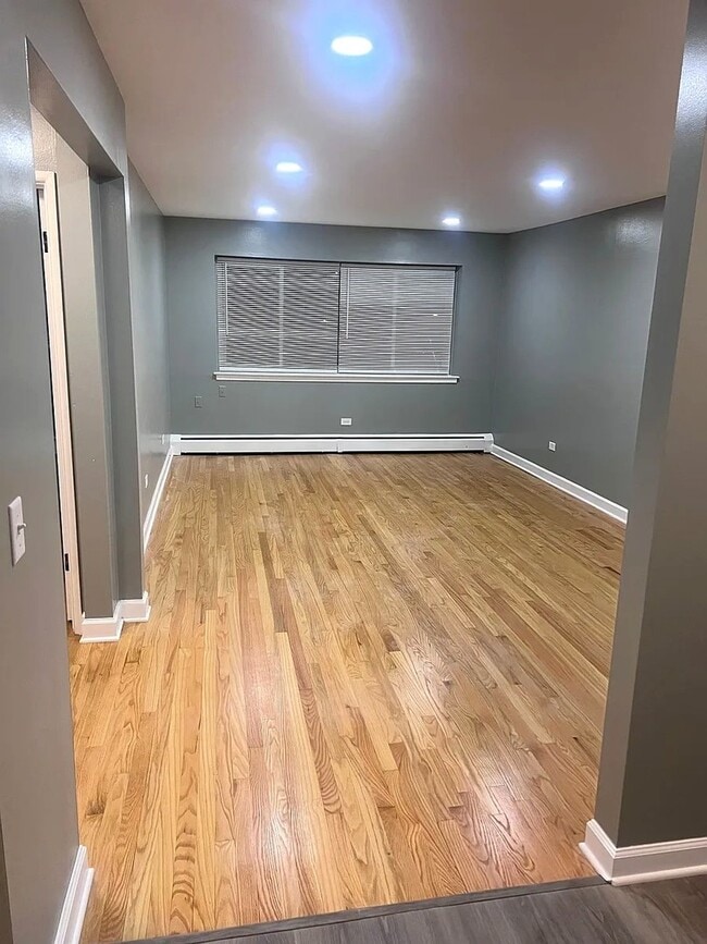 Photo - 6619 N Sheridan Rd