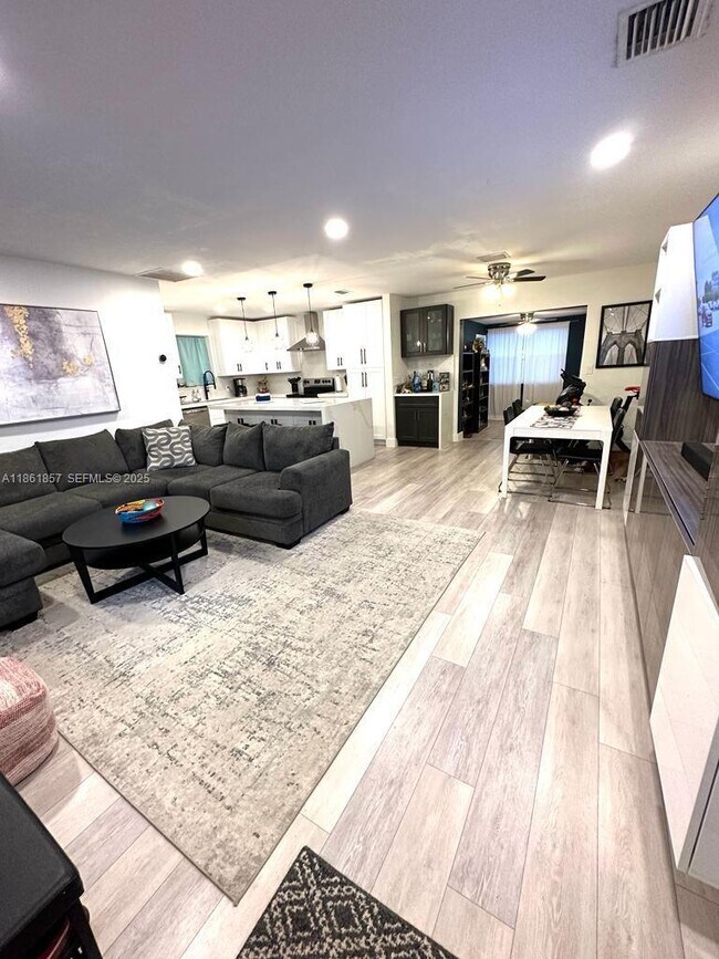 Photo - 2751 SW 4th Ct