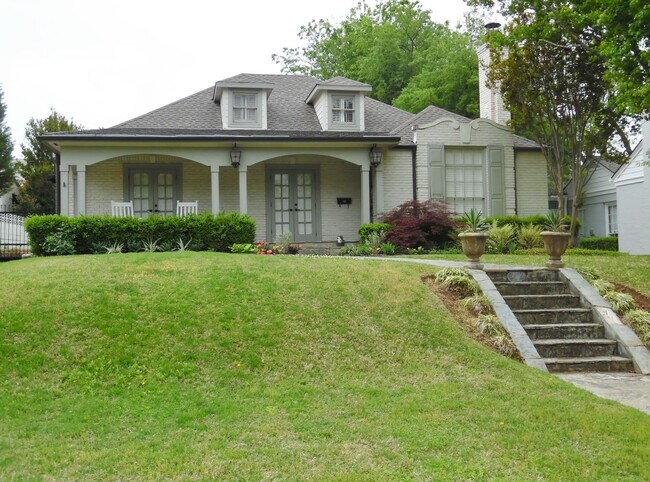 Adorable home just blocks from Colonial Co... - Adorable home just blocks from Colonial Co...