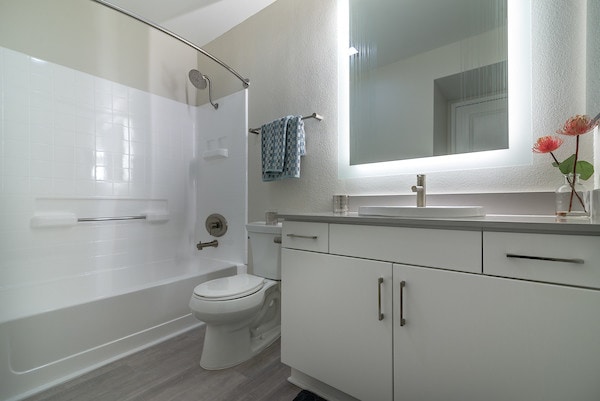 Photo - Laguna Gardens Apts.