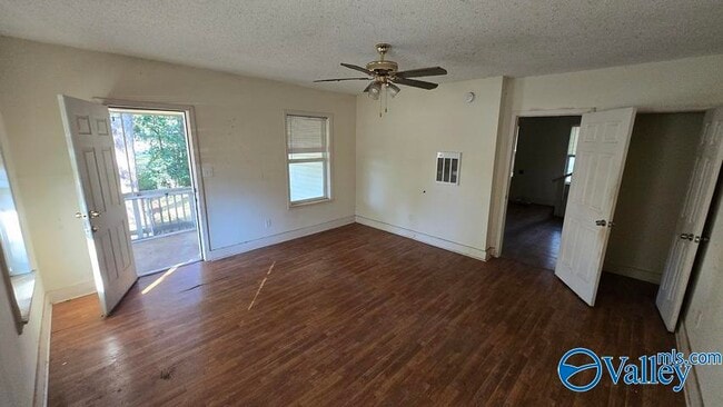 Photo - 3505 Bradley St SW