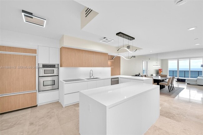 Building Photo - 1800 S Ocean Dr Unit 2402