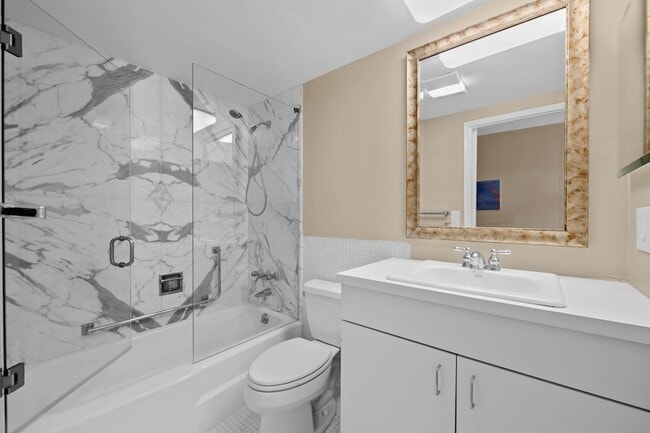 Building Photo - 3700 Galt Ocean Dr Unit 702