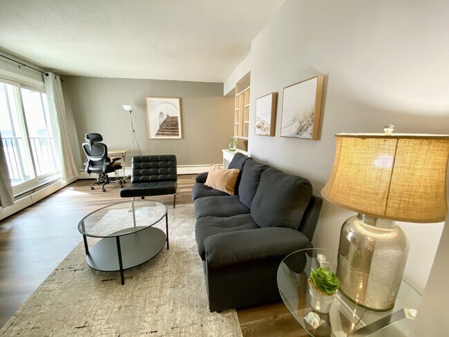 Photo - 8310-8310 Jasper Ave