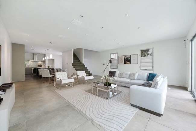 Building Photo - 1222 Marconi St