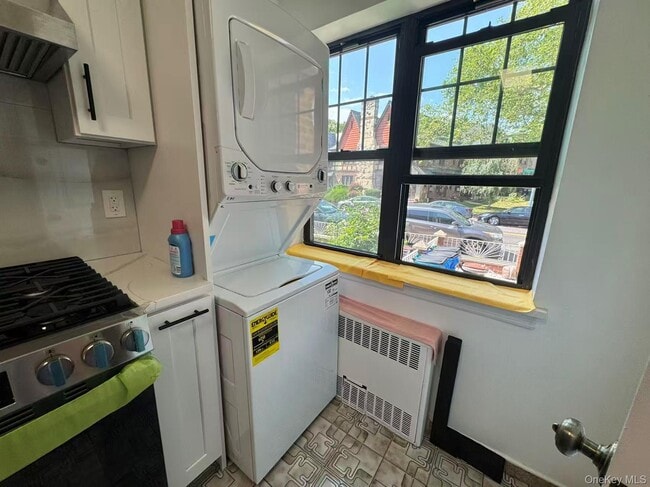 Photo - 190-20 Crocheron Ave