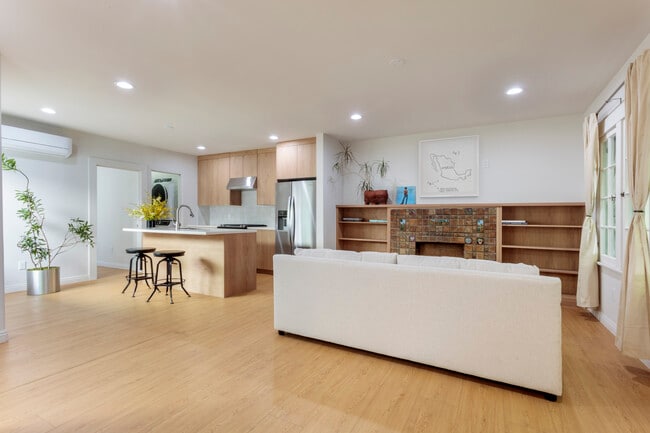 Photo - 859 N Mansfield Ave Unit 6900 Willoughby