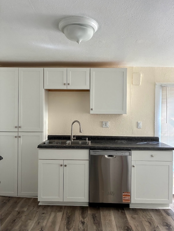 Photo - 3212 Cook St