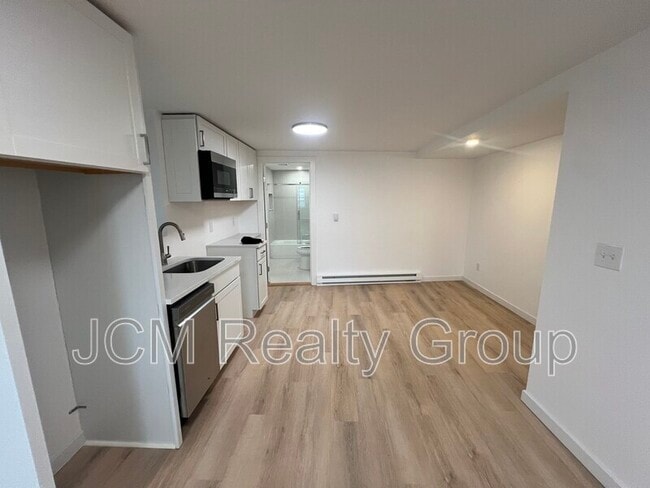 Building Photo - 5 Bellingham Ave Unit 1 / 1st Floor Rental