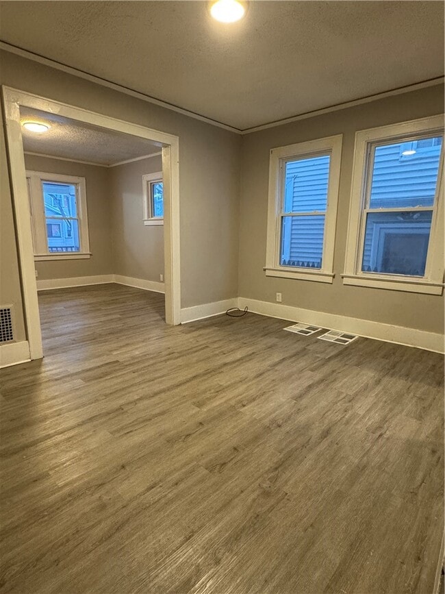 Photo - 342 Champlain St