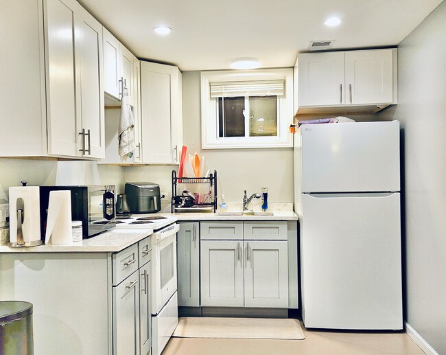 Photo - 960 W 18th Pl Unit #1