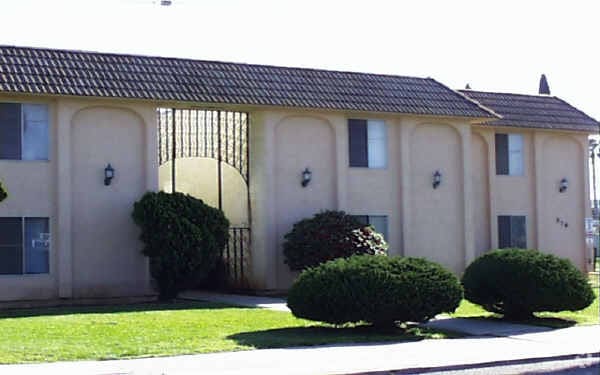 Photo - 576 Flower St