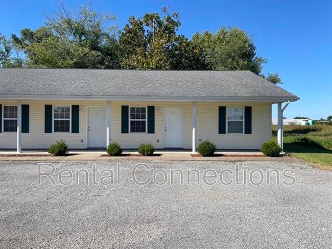 Building Photo - 605 1/2 Old Creal Springs Road Apt D Unit ,
