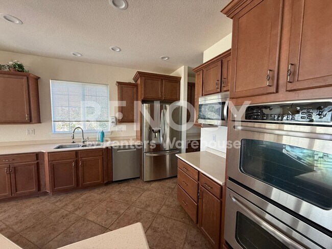 5158 Silver Feather Cir
