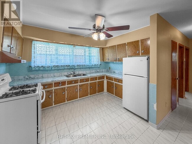 Photo - 610 Woodward Ave