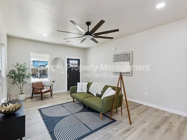 Photo - 1951 NW 11th St