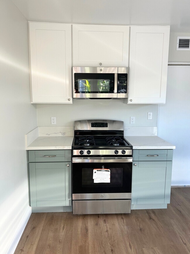 Photo - 759 W 10th Ave