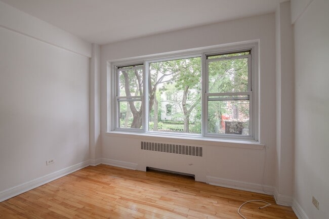 Photo - 10 Av. Rosemount Unit 110